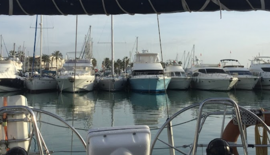 Charter y Salidas de pesca en Málaga desde el puerto de malaga - pesca deportiva en barco - alquiler de barcos de pesca en Malaga