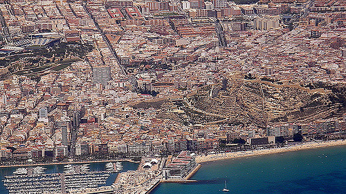 Salidas de pesca deportiva en Barco desde Alicante desde sus playas y espigones