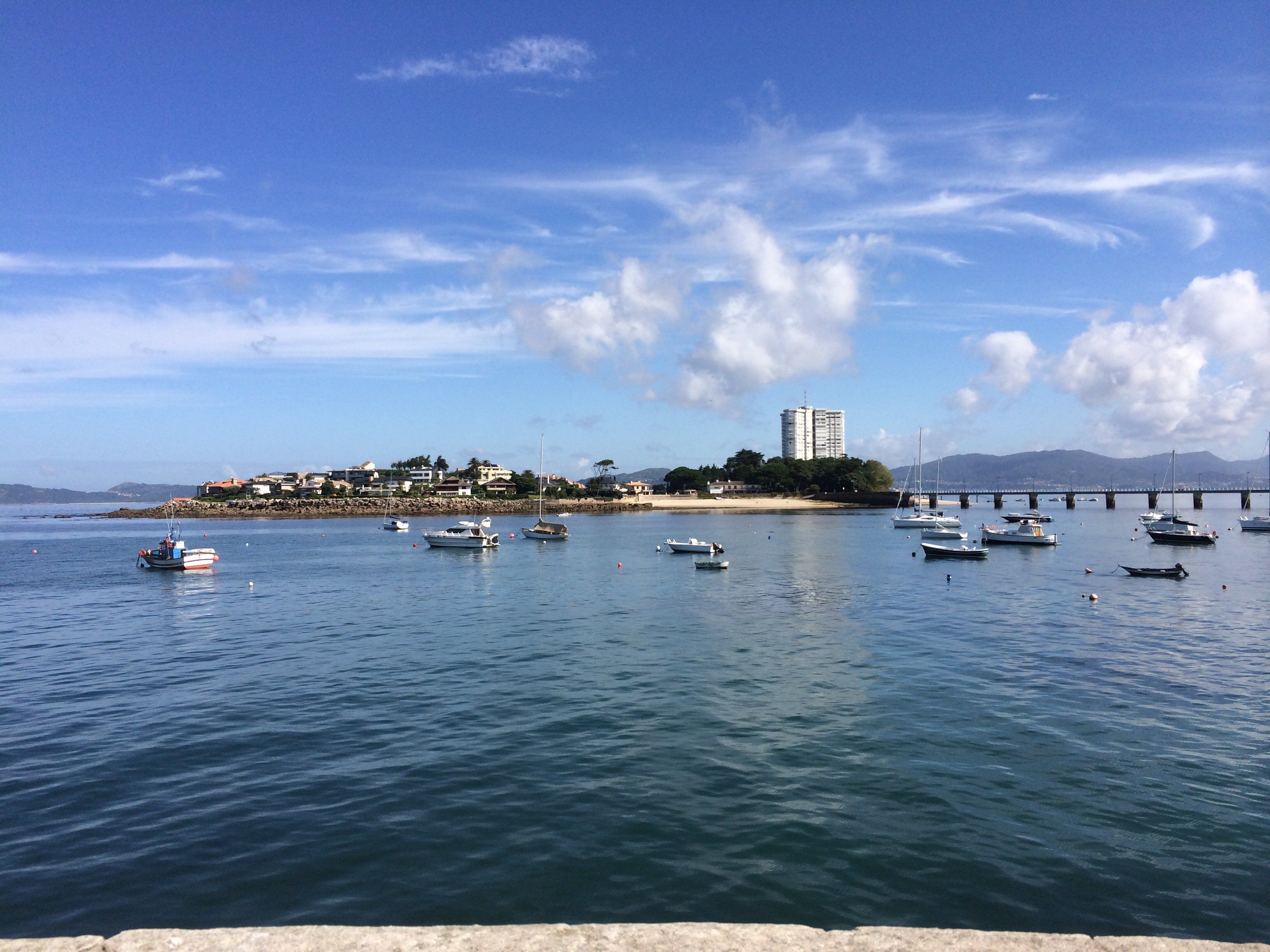 Salidas de pesca deportiva en Barco desde Canido desde sus playas y espigones