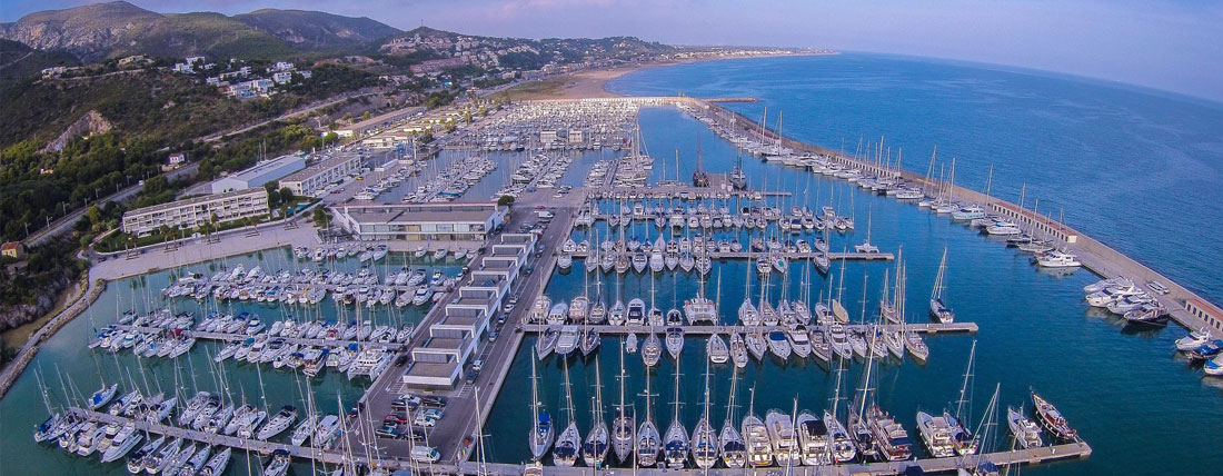Salidas de pesca deportiva en Barco desde Castelldefels desde sus playas y espigones