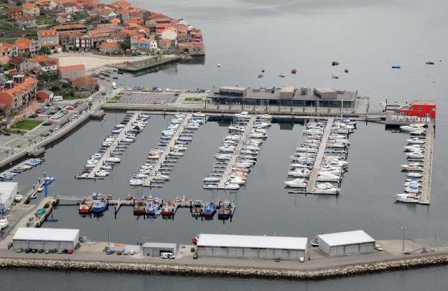 Salidas de pesca deportiva en Barco desde Combarro desde sus playas y espigones