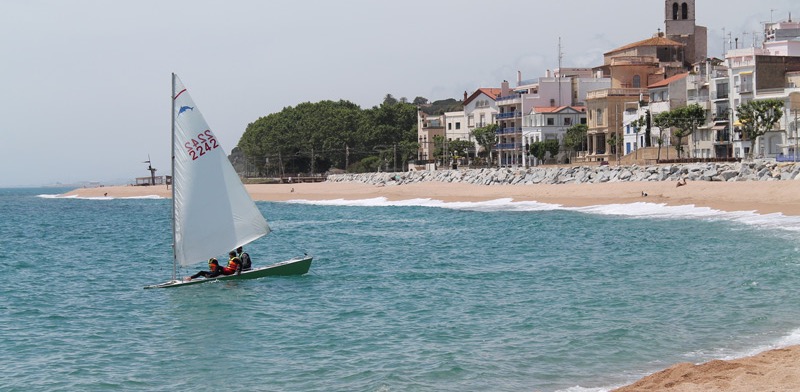 Salidas de pesca deportiva en Barco desde Sant Pol de Mar desde sus playas y espigones