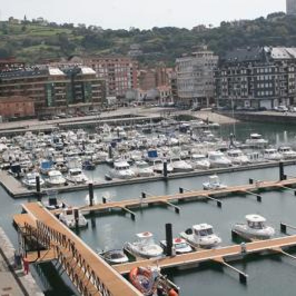 Salidas de pesca en barco desde Cantabria, pesca deportiva desde los puertos de cantabria y sus ciudades y pueblos