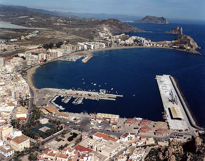 Salidas de pesca en barco en el puerto deportivo de Aguilas Murcia