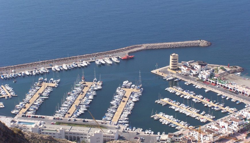 salidas de pesca en barco desde el puerto deportivo de Aguadulce en Roquetas de Mar Almeria, pesca deportiva capitan charter