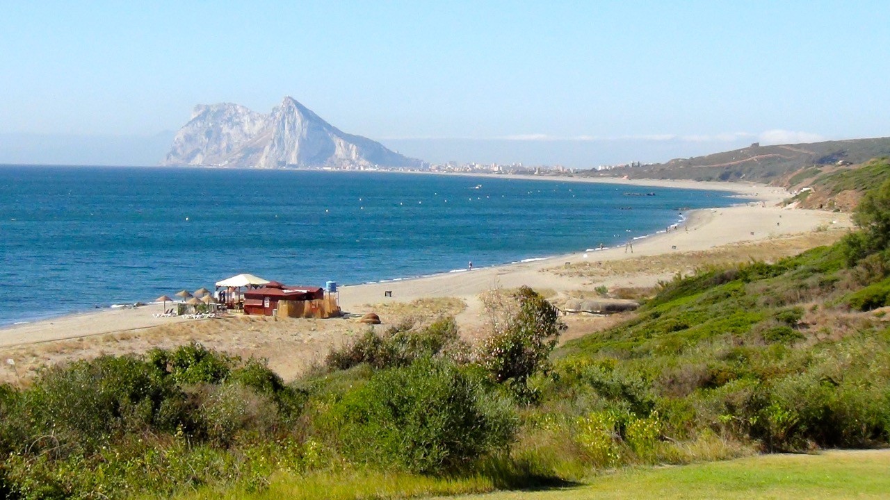 salidas de pesca en barco en San Roque y salidas de pesca desde tierra en playa y espigon