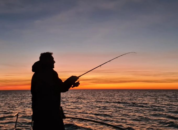 salidas de pesca en barco comarruga