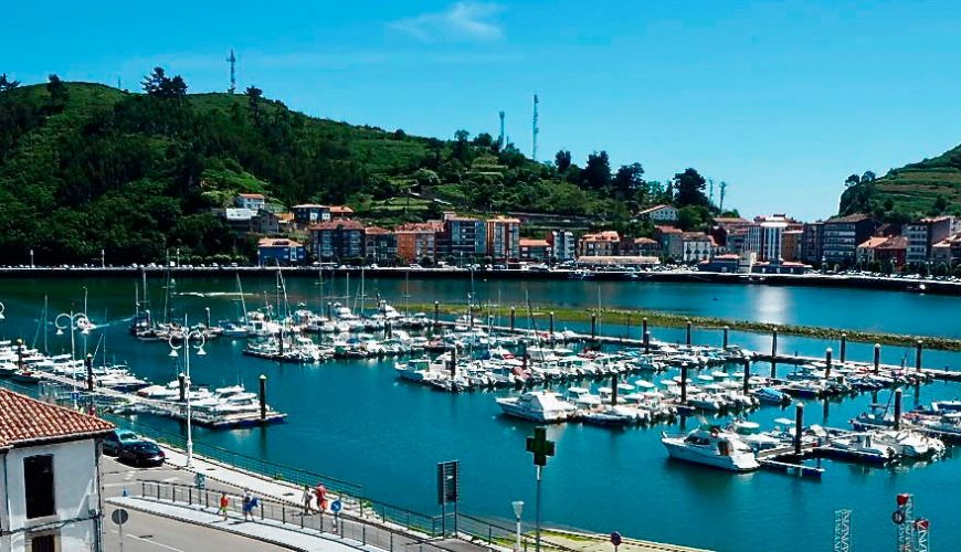 Charter excursiones y salidas de pesca en barco Ribadesella Pesca desde embarcacion en el puerto de Ribadesella Asturias