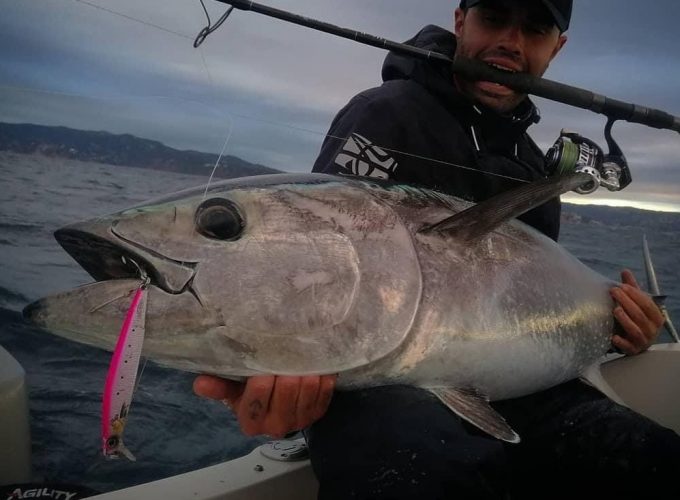 captura de pesca del atun a espinning en Barcelona